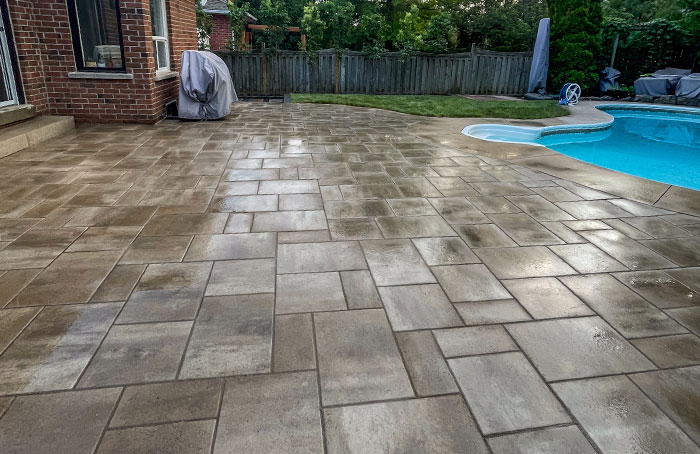 VanKuikConstruction-2024-backyard-interlock-stone-pool3