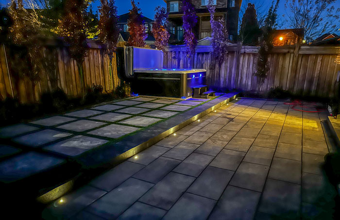 VanKuikConstruction-2024-backyard-patio-lighting