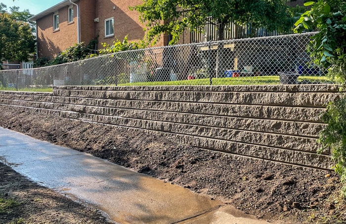 VanKuikConstruction-2024-natural-stone-rataining-wall2